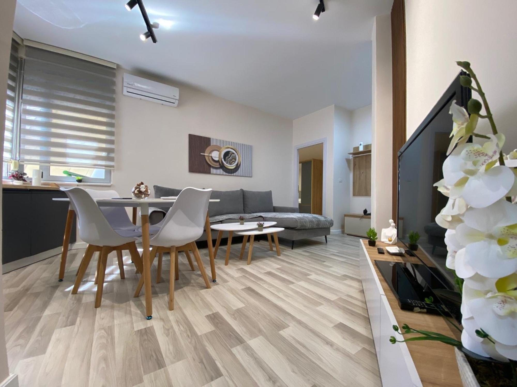 Central Cozy Apartment Tirana Kültér fotó